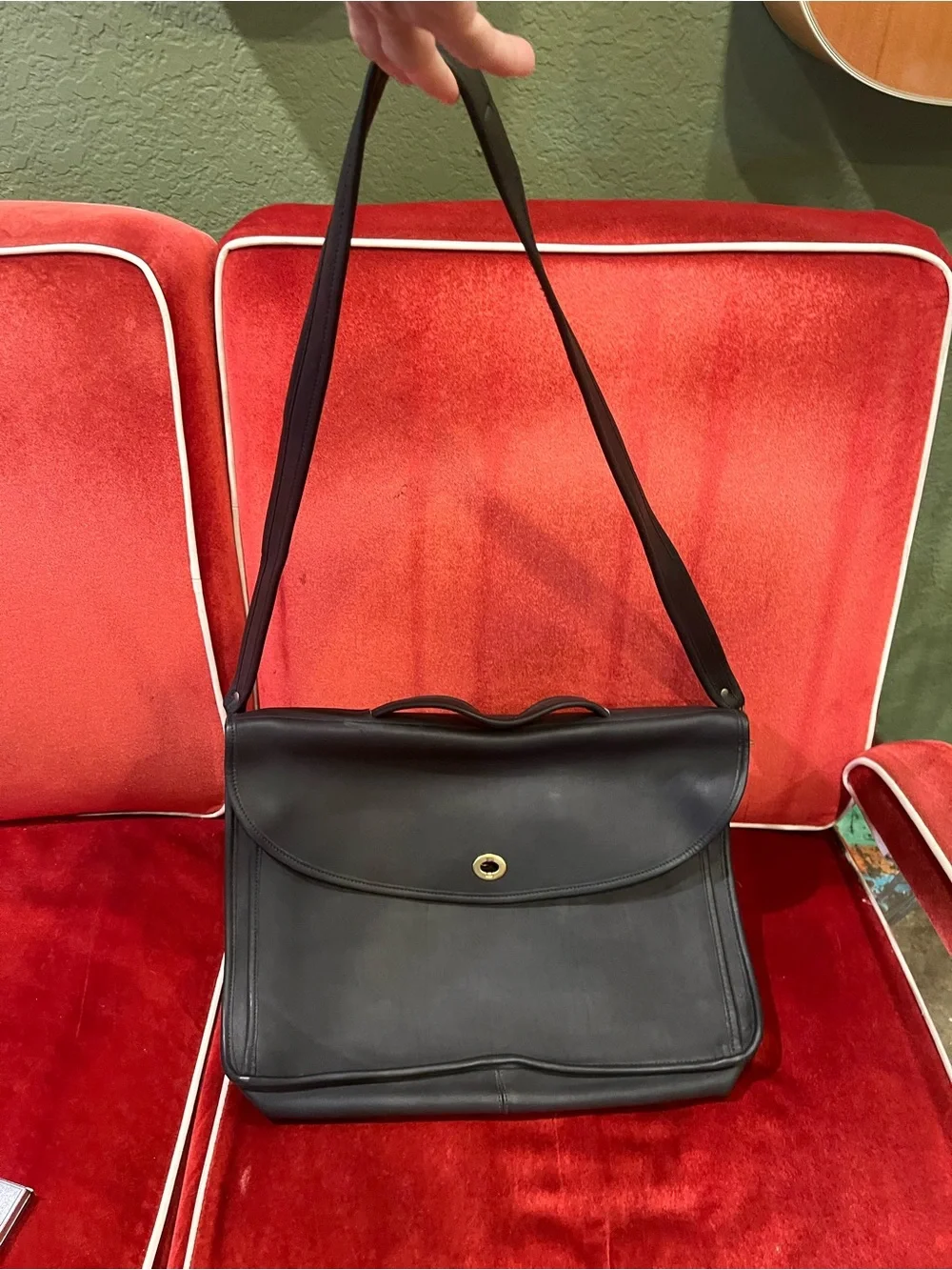 Laura USA Classic Black Leather Messenger Bag -